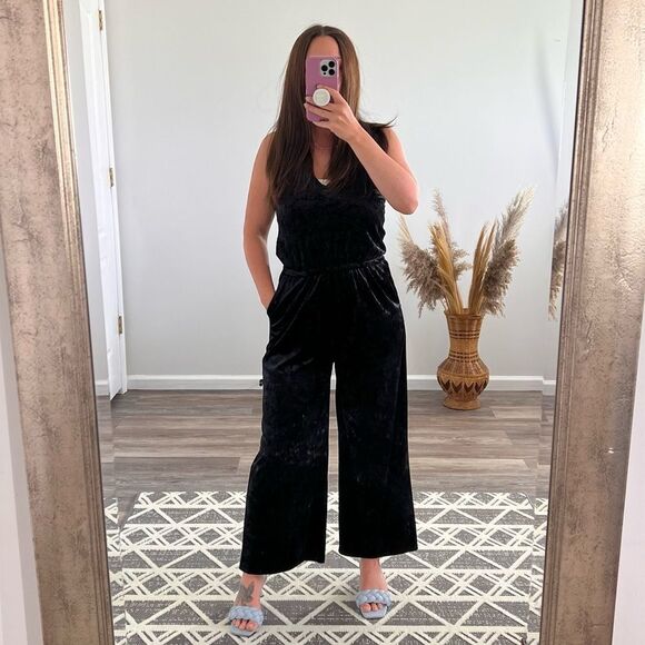 American Eagle black velvet halter wide leg jumpsuit - Picture 3 of 4